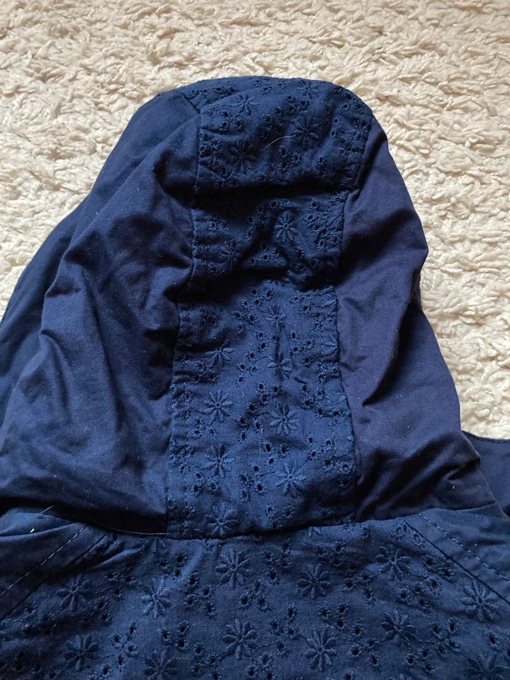 Neu! M. Etikett! Mädchen Parka Jacke Dunkelblau m. Spitze Gr. 122 in Bad Bederkesa