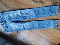 H&M Jeans Gr 38 skinny (Schlitze usw sind der Style), top Zustand Nordrhein-Westfalen - Wülfrath Vorschau