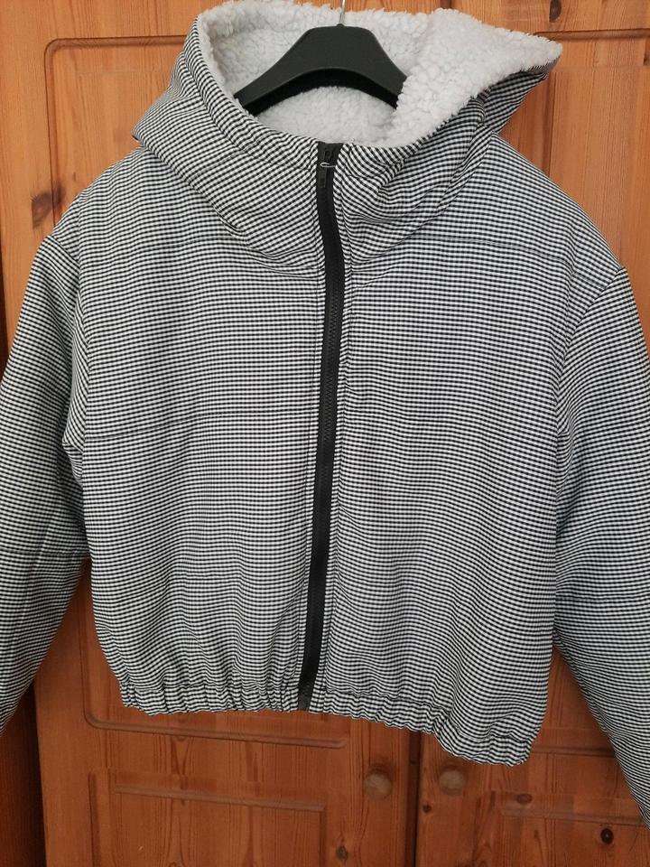 Shein Jacke Kurzjacke Kapuzenjacke schwarz weiß Gr. L in Lübeck