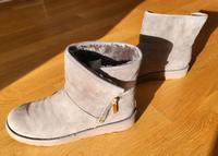 NEU: UGG Boots beige Gr. 9 Frankfurt am Main - Bockenheim Vorschau