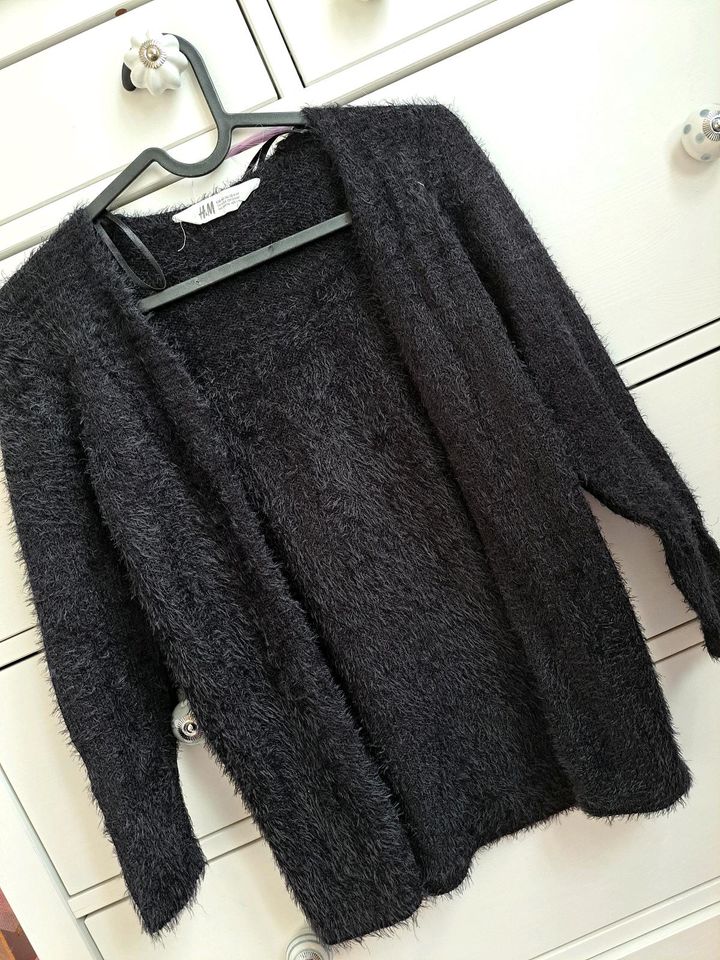 H&M 110 116 schwarz Cardigan Jäckchen teddy flauschig kuschelig in Lörrach