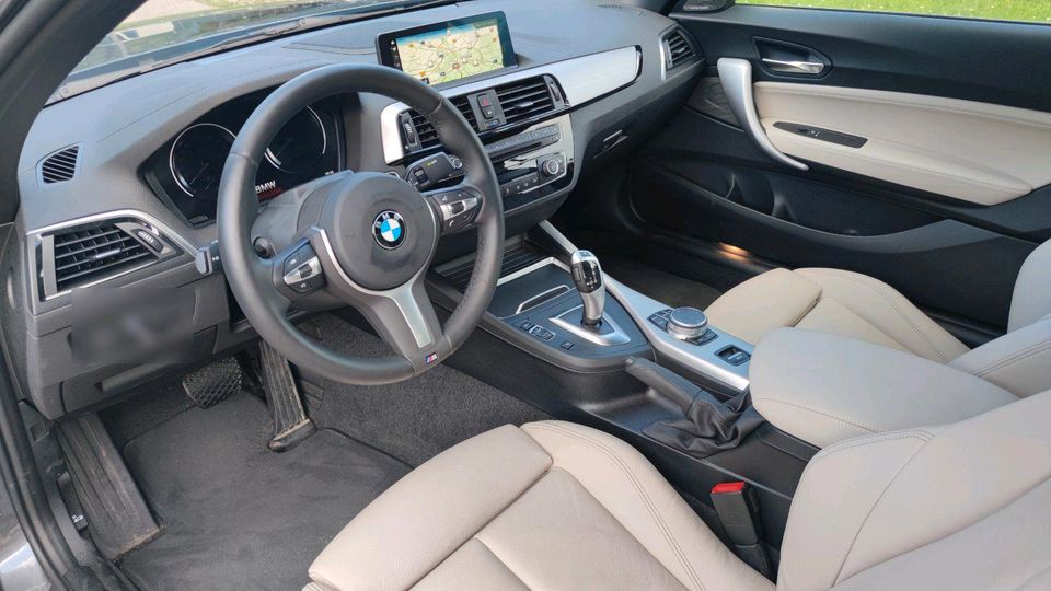 BMW 220i Cabrio - 12.000 KM - Sport Line - super Zustand in München