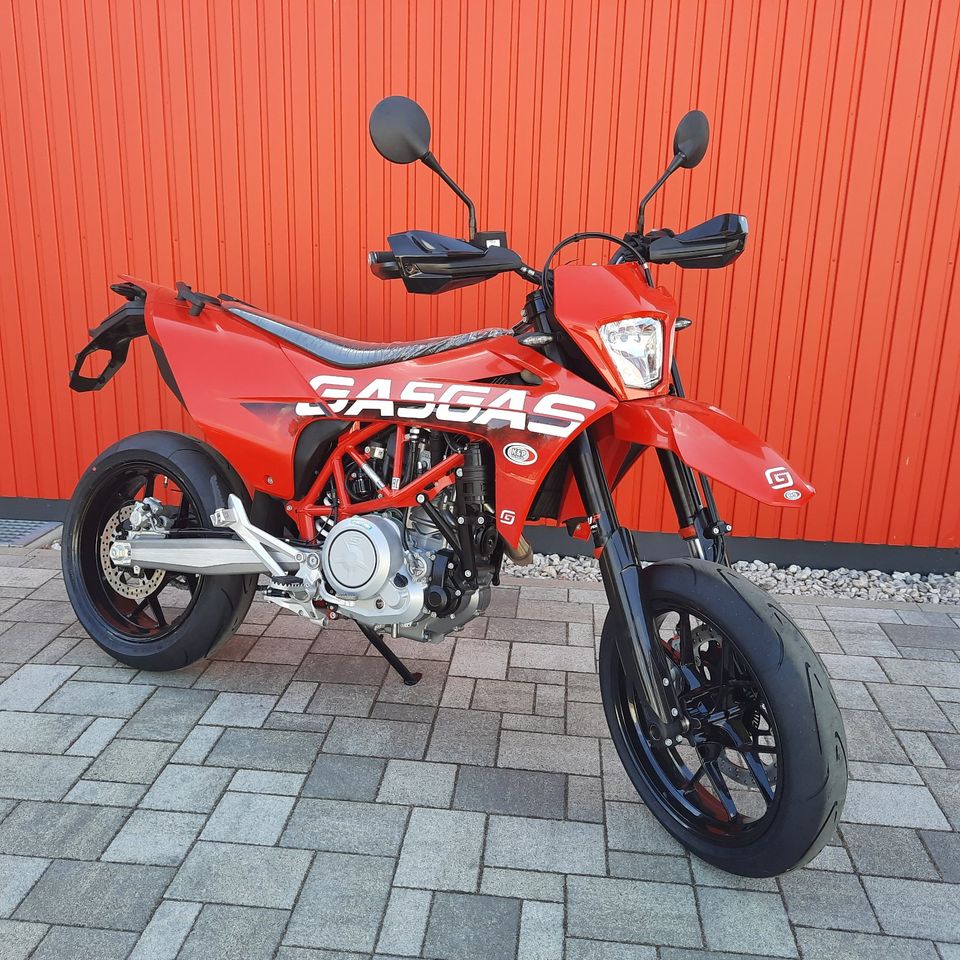 GasGas SM 700 Supermoto 31KW/A2 Akra / Remus möglich - nur 2,99% in Waldheim