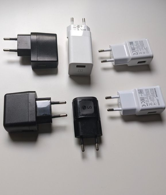 Verschiedene USB Ladegeräte Netzteile Handy Power Adapter in Mönsheim