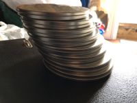 8 Runde CD oder DVD Transport Hüllen aus Aluminium wie Filmrollen Hessen - Bad Nauheim Vorschau