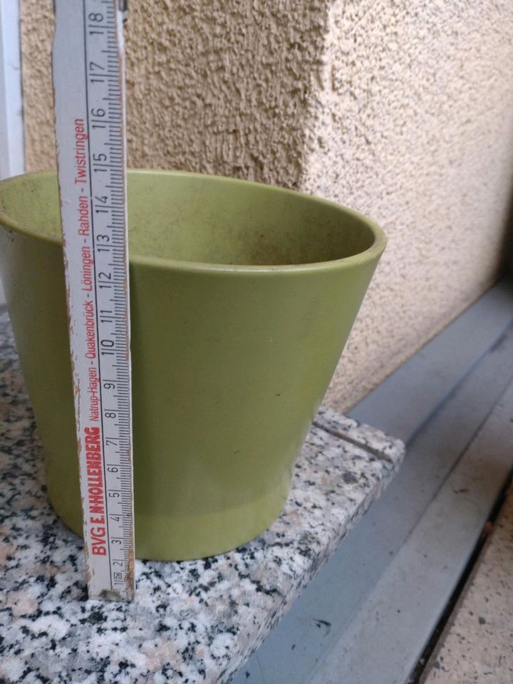 6 Blumentöpfe/ Übertöpfe Balkon und Garten aus Terrakotta in Duisburg