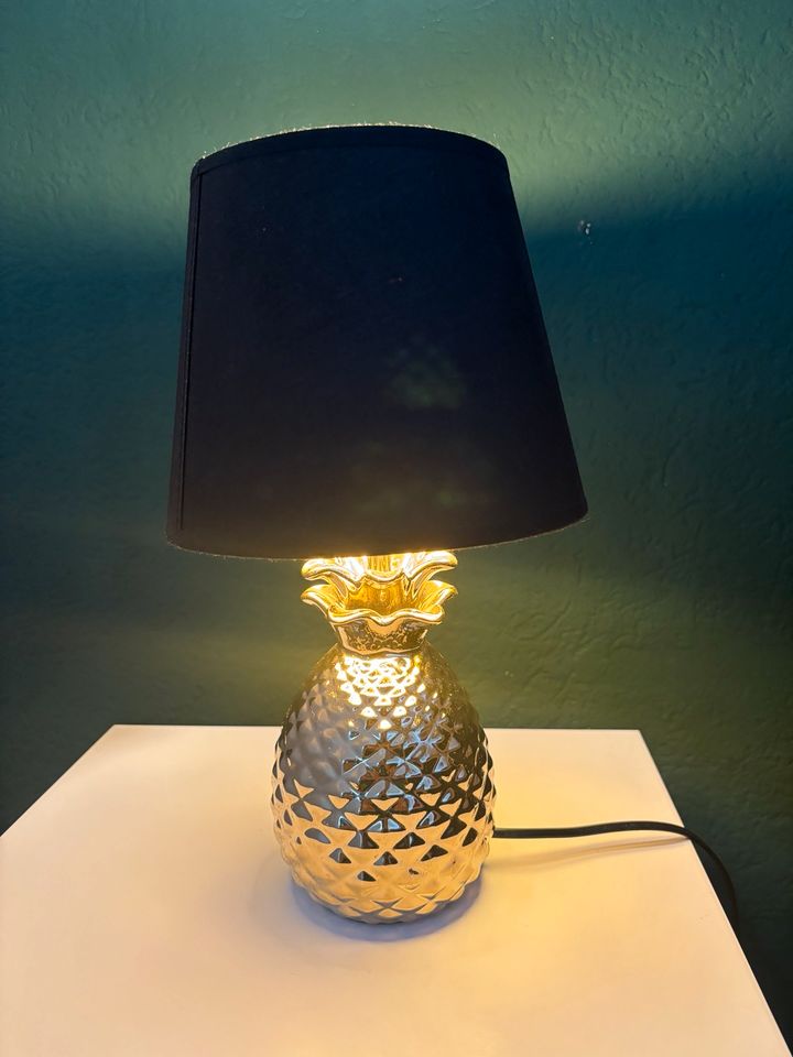 Lampe Nachttischlampe schwarz Gold Ananas kleine Lampe in Kümmersbruck