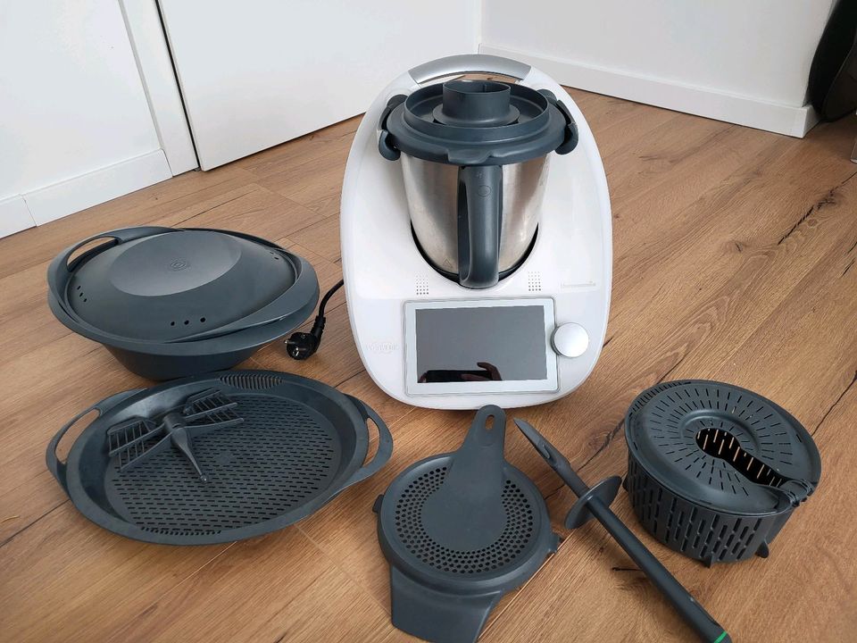 Thermomix TM6 mit Zubehör in Vlotho