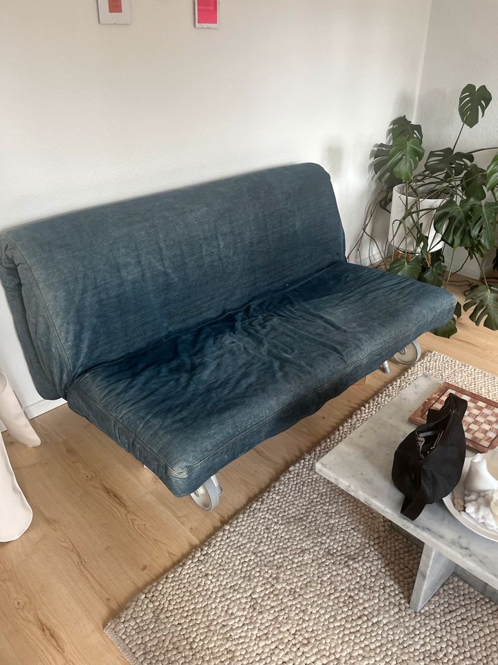 Ausziehbare Couch zu verschenken in Berlin