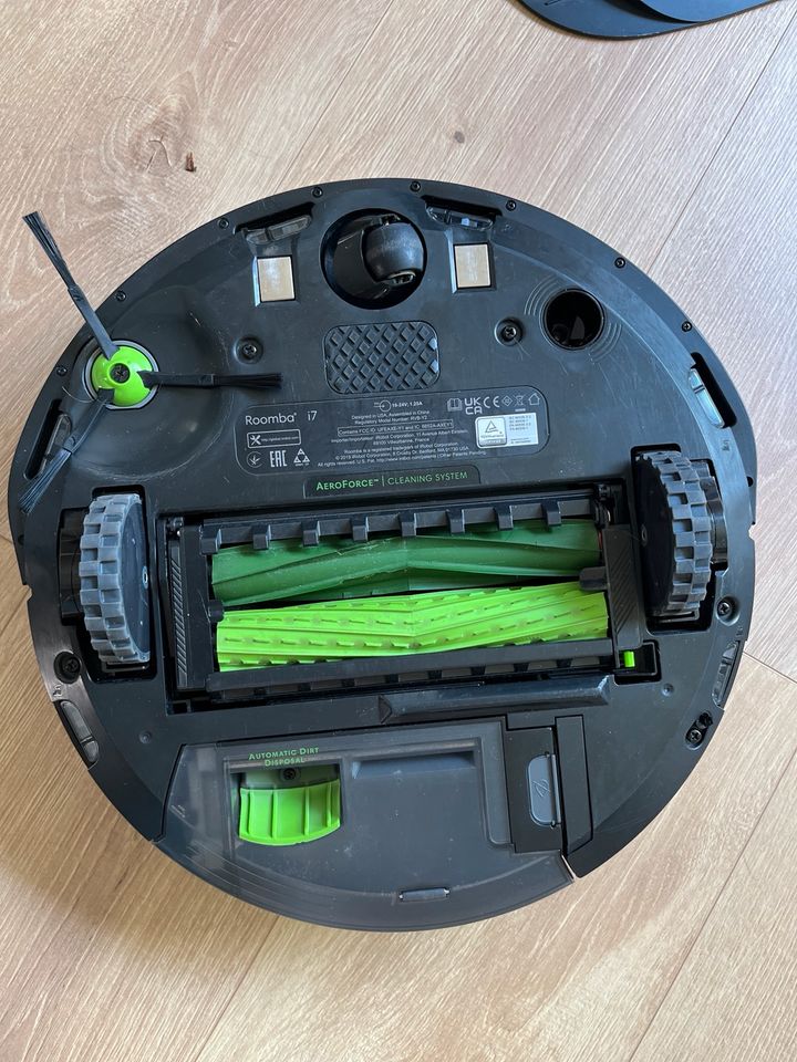 iRobot Roomba i7+ Saugroboter mit Absaugstation in Straßlach-Dingharting