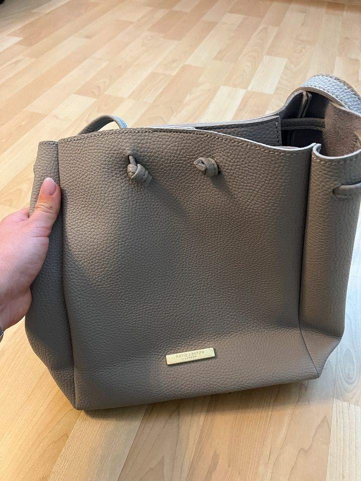 Leder Tasche zum umhängen Grau Katie Loxton in Rockenberg