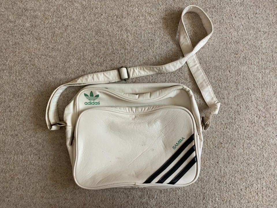 Adidas Tasche weiß Umhängetasche in Dresden - Äußere Neustadt | eBay  Kleinanzeigen ist jetzt Kleinanzeigen