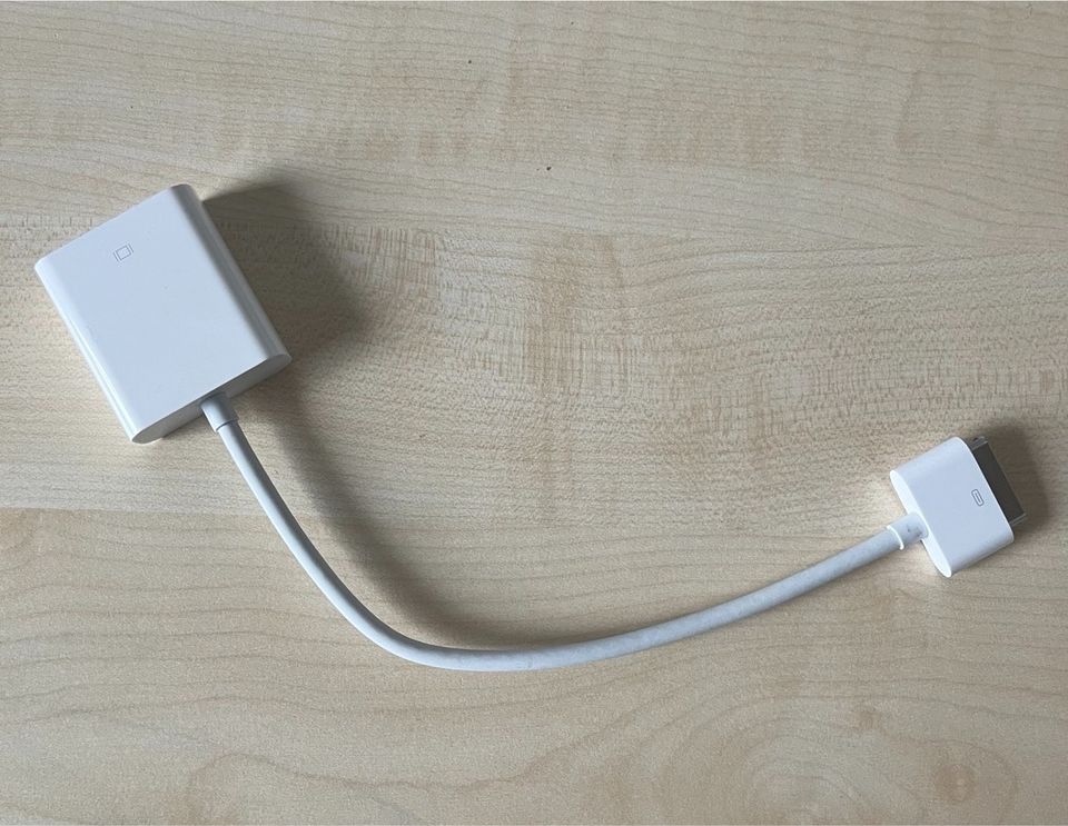 Orig. Apple VGA Adapter für ältere IPhones/IPads breiter Stecker in Sinzing