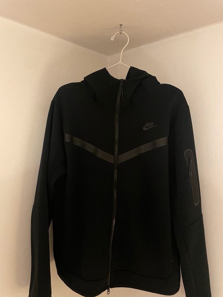 Nike Tech Fleece Jacke schwarz in München