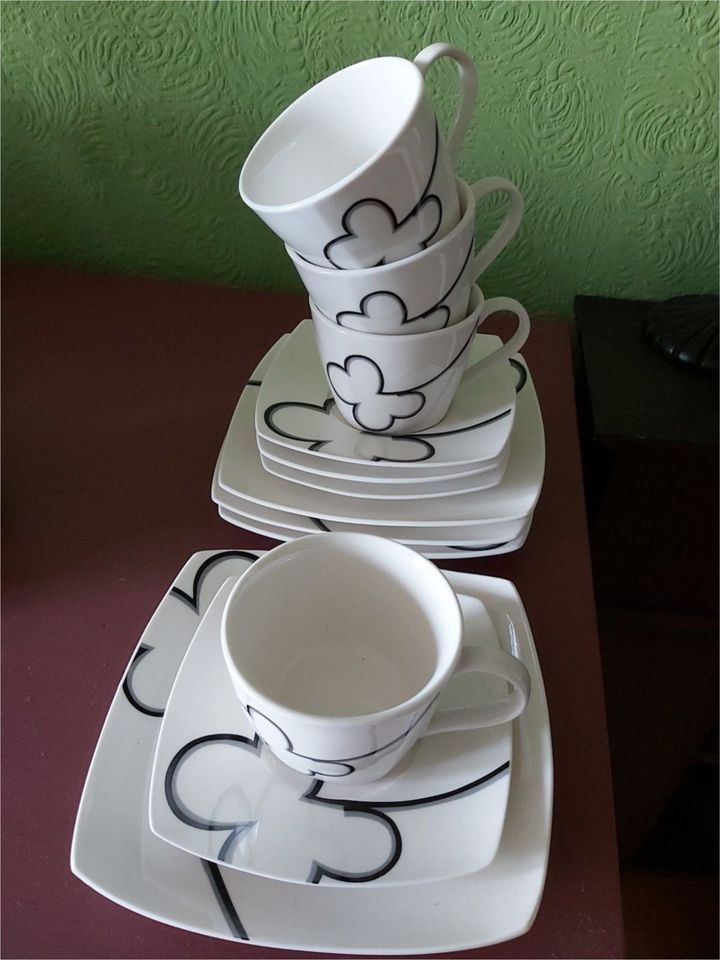 4x Tasse/Untertasse Set und Frühstücksteller mit Blumenmotiv in Berlin