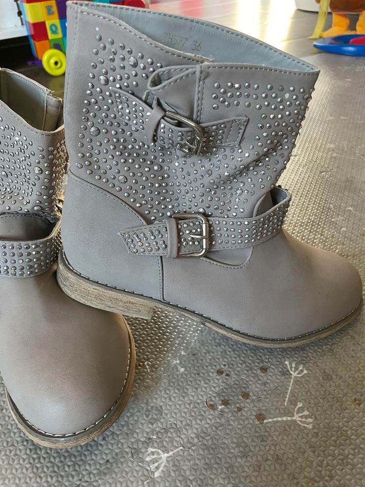 Damen Boots Stiefeletten mit Strasssteinen Gr. 36 grau neu in Wemding