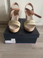 Neue Schuhe Sandalen Elena mit Keilabsatz von Tommy Hilfiger Nordrhein-Westfalen - Dinslaken Vorschau