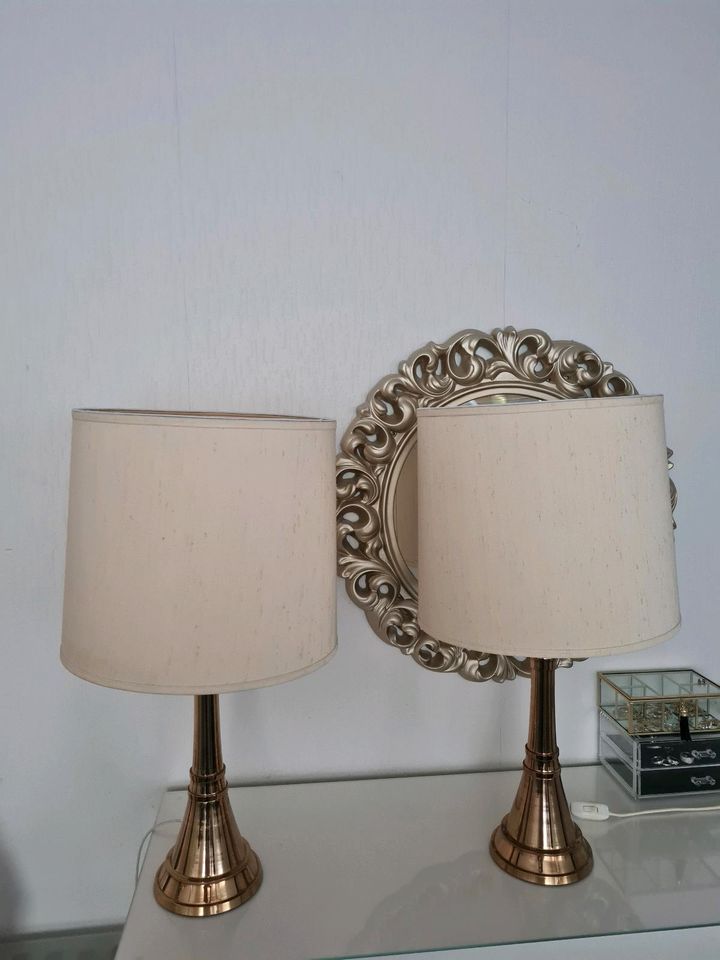 Schöne Tischlampe mit Messingfuß/ vintage chic in Gießen