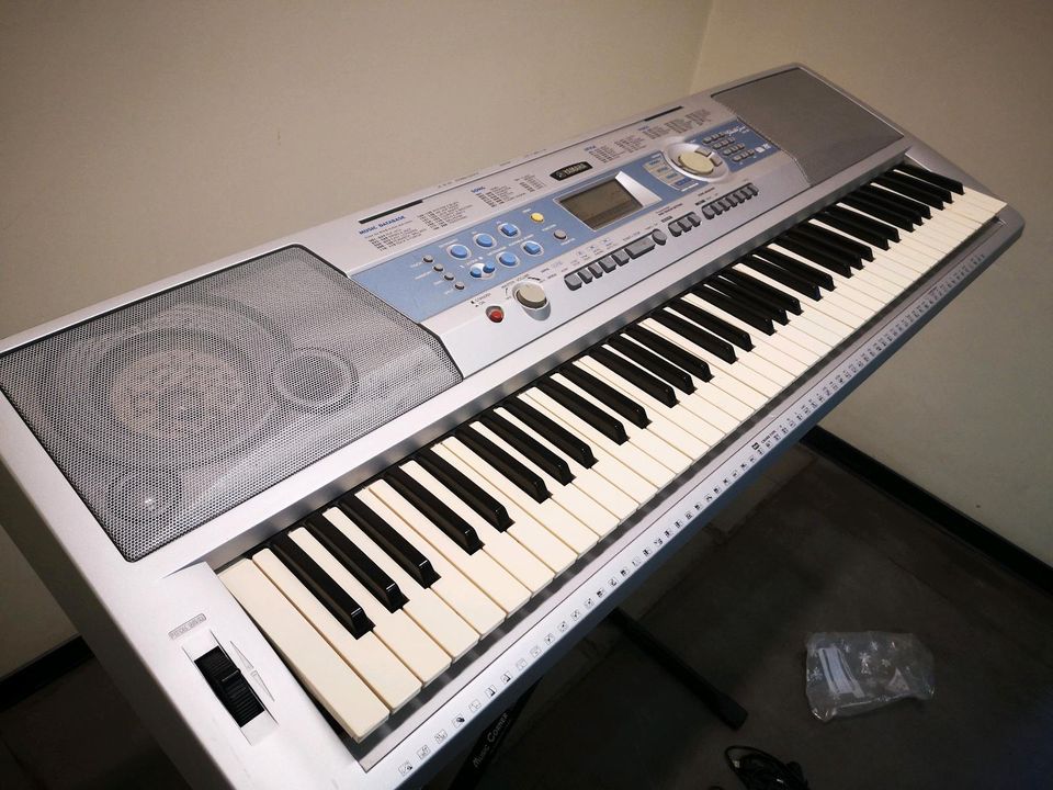 Keyboard | Yamaha | DGX-200 | inkl. Ständer | PC-Anschluss in Berlin