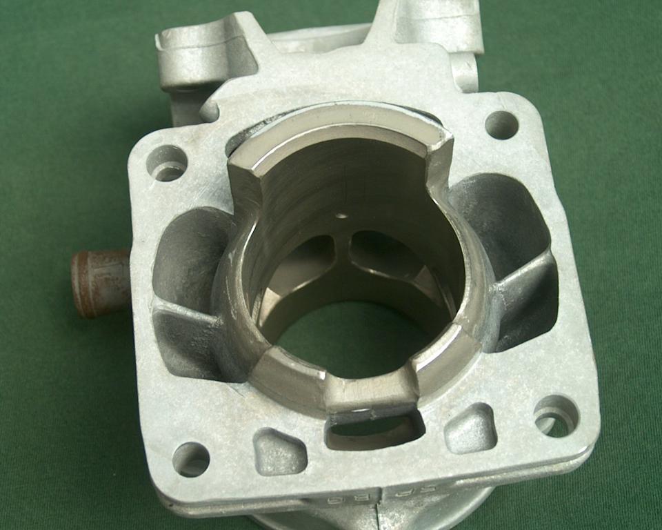 Suzuki RGV 250 VJ21A Zylinder, neu beschichtet 11200-12820/10 in Erlenbach