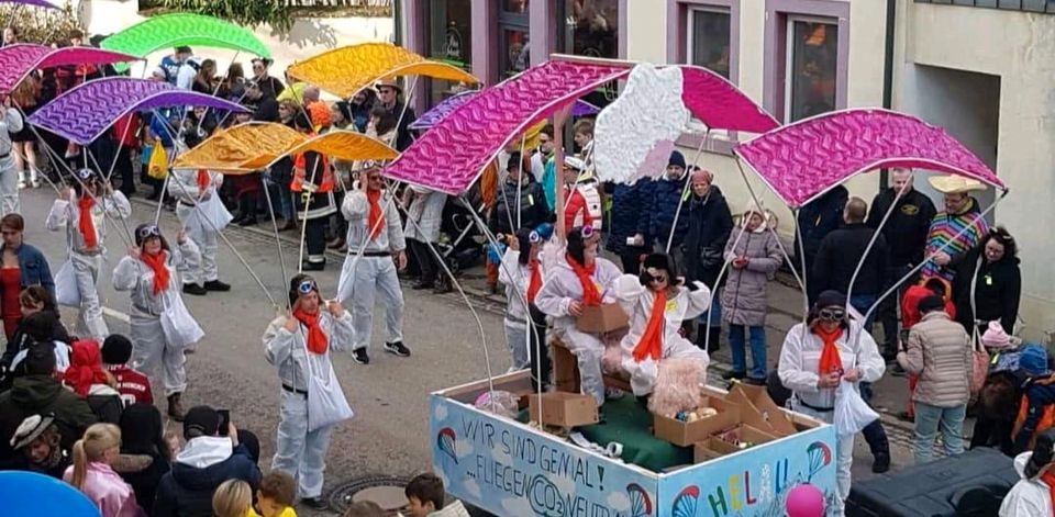 Gruppenkostüm Gleitschirmflieger in Thundorf