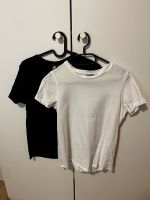 2x T-Shirts, schwarz/weiß aus Biobaumwolle, Gr. 36 Sachsen - Schkeuditz Vorschau