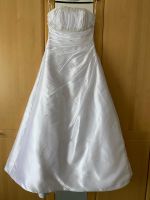Weißes Brautkleid mit Perlen Nordrhein-Westfalen - Schmallenberg Vorschau
