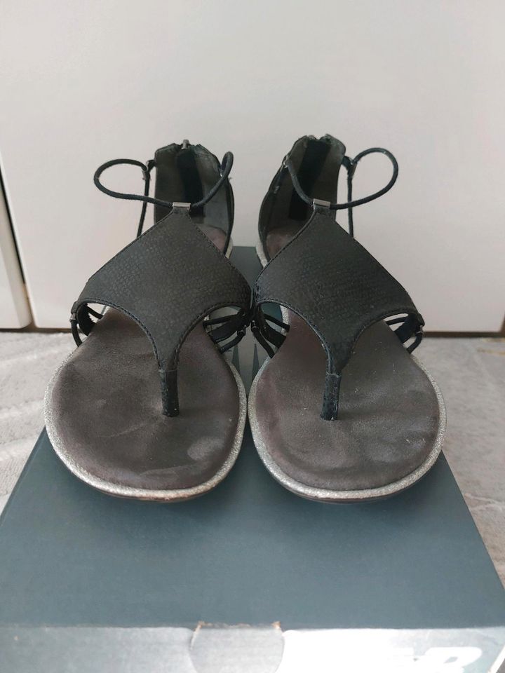 Wie neu Sandalette Tamaris 40 Zehentrenner Schwarz in Broderstorf