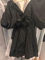 Kleid H&M Gr. 36/38 Schwarz mit Schleife 7 EUR Düsseldorf - Rath Vorschau