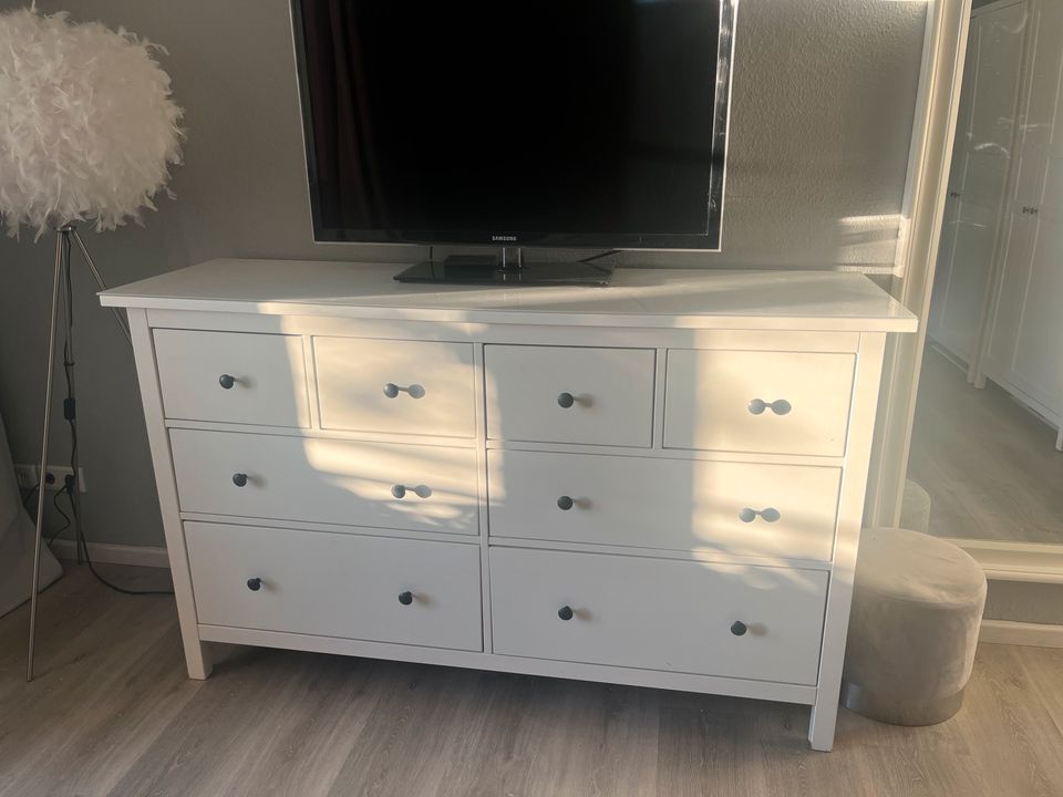 IKEA Hemnes Kommode + Glasplatte in Berlin