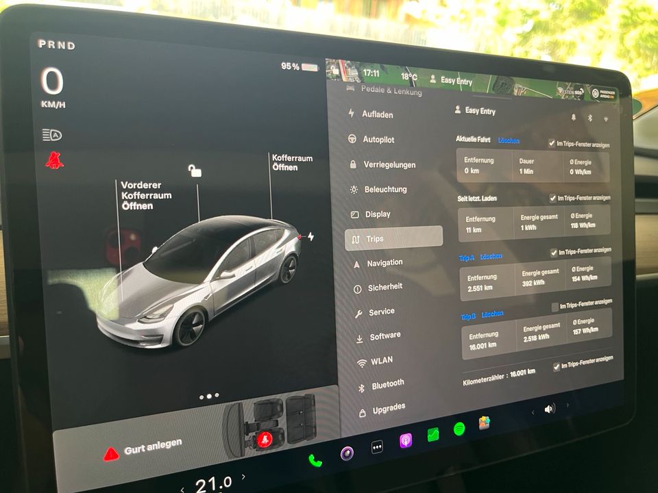 Tesla Model 3 RWD, 2023er Modell, Ganzjahresreifen in Gmund