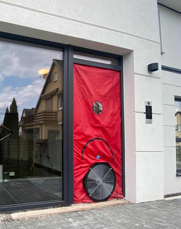 Blower Door Test nach EN 13829 , ISO 9972-15 und GEG Dichtheitspr in Hamburg