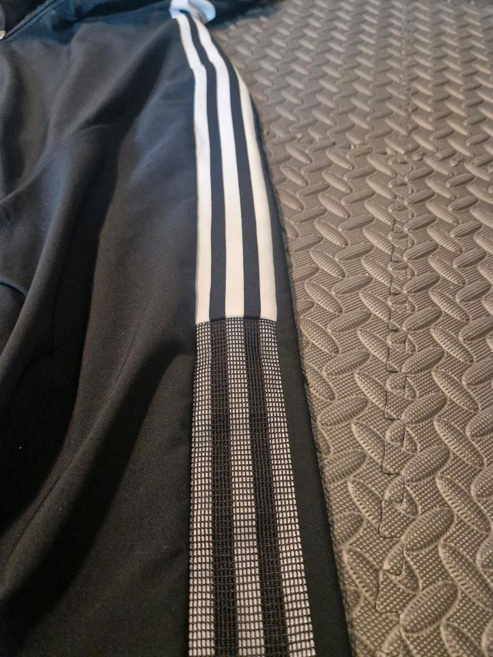 Regenjacke Adidas in Fürth