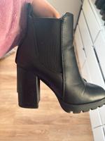 Schwarze Stiefel mit Absatz Bayern - Burgthann  Vorschau