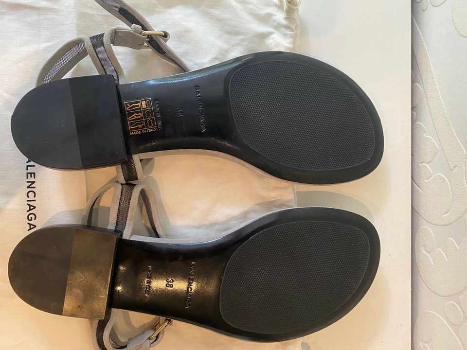 Balenciaga Sandalen Gr. 38 NEU in Frankfurt am Main