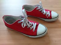 Tolle Chucks Sneaker Schuhe Stoffschuhe Gr. 40 Rot Saarland - Lebach Vorschau