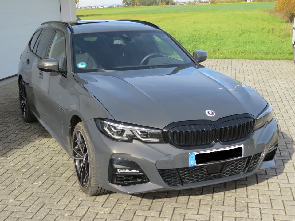 BMW 330e ix touring mit sehr viel Ausstattung in Otzing