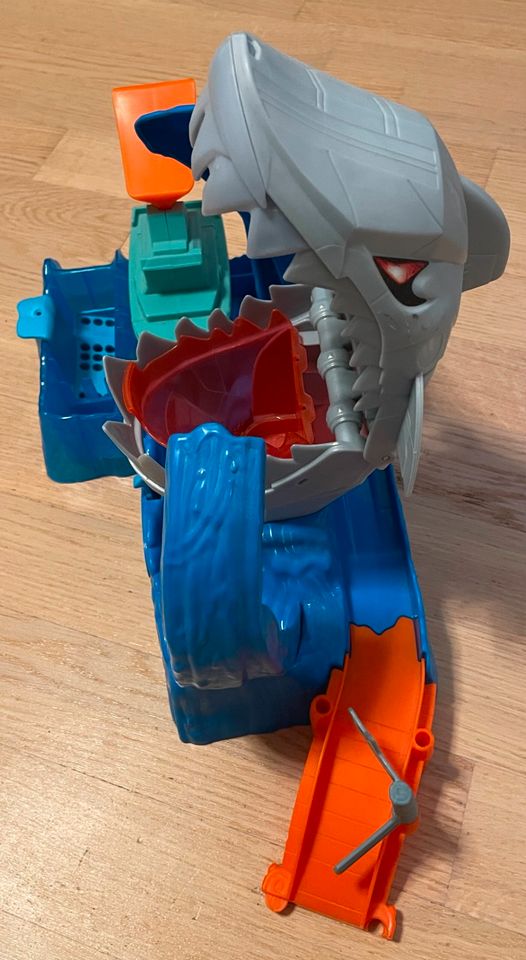 TOP HotWheels Hot Wheels Shark Attack Robo-Hai-Angriff Spielset in Hamburg