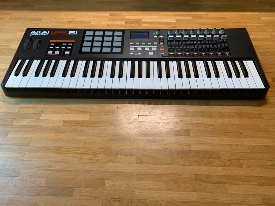Akai MPK 61 MIDI Keyboard USB in München