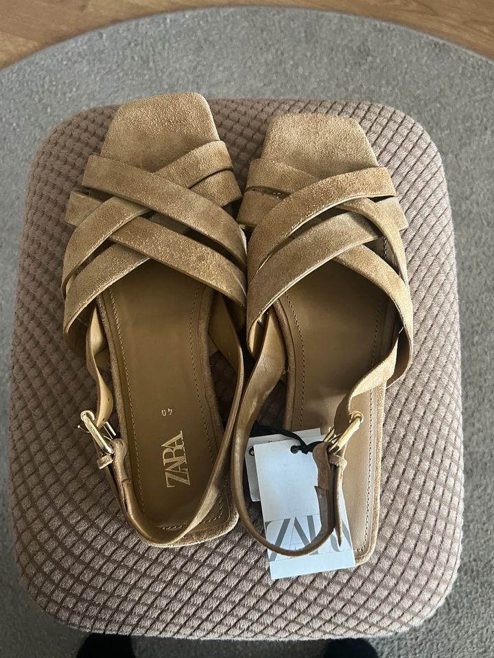 NEU Damen Zara Sandalen Gr. 40 in Hamburg