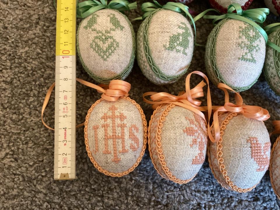 Gestickte Eier, Ostereier, Ostern, Handarbeit, Preis pro Stück in Schechen