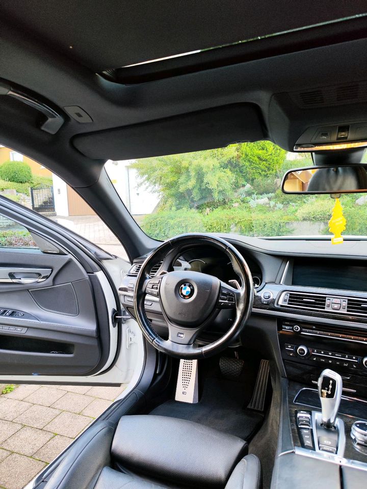 Bmw 750d Adaptive LED Standheizung sitzbelüftung Sitzmasage in Schwäbisch Gmünd