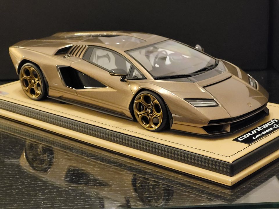 1:18 Lamborghini Countach LPI 800-4 luci del bosco MR Collection in Katzenelnbogen