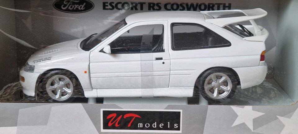 Ford Escort RS Cosworth weiss Modellauto UT 1:18 in Neuenstein