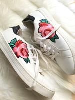 Tolle bequeme Sneakers mit Stickerei (Blume) Bayern - Erding Vorschau