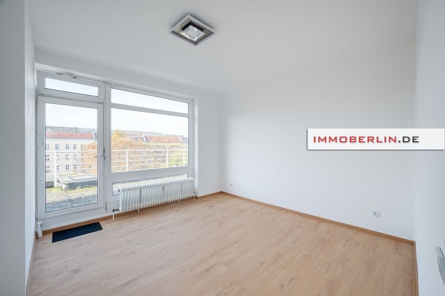 IMMOBERLIN.DE - Echtes Penthouse in Toplage – Sanierte Wohnung mit Südwestterrasse in Berlin