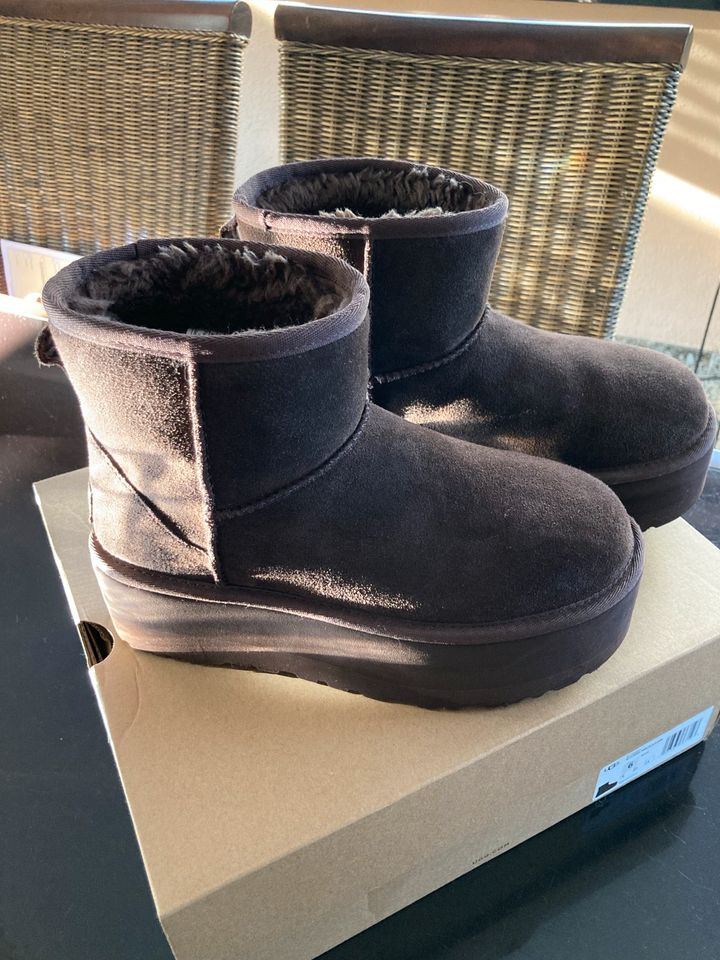 Ugg Boots Plateau, Gr. 37 in Regen