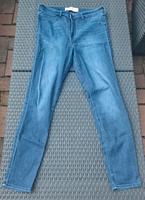 Hollister, Jeans, 38/40, blau, sehr guter Zustand Hessen - Haiger Vorschau