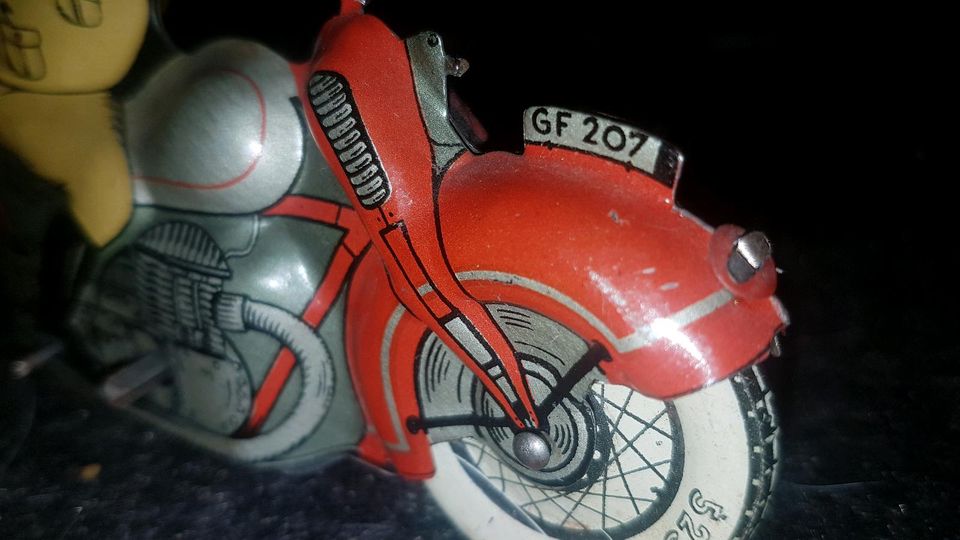 Blechspielzeug Motorrad mit Uhrwerk US Zone Germany in Seligenstadt