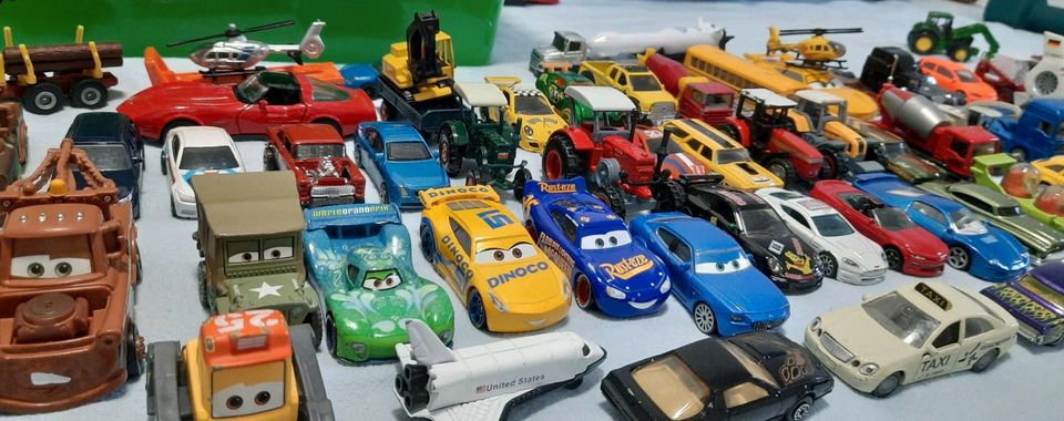 Über 125 Siku,  Matchbox Spielzeugautos Konvolut in Dillenburg